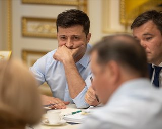 Человек, похожий на главу фракции. Кто кого обманул на закрытых консультациях Зеленского с лидерами Рады