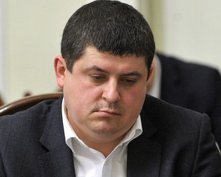 Глава фракции "Народного фронта"  проигрывает выборы кандидату  от  "Слуги народа"
