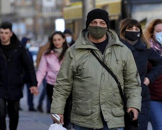 "Красная" зона: еще три области Украины на грани остановки транспорта и закрытия кафе