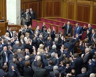 Депутаты от Партии регионов проведут ночь в парламенте  