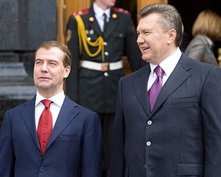 Встреча Медведева и Януковича отложена до осени, - СМИ