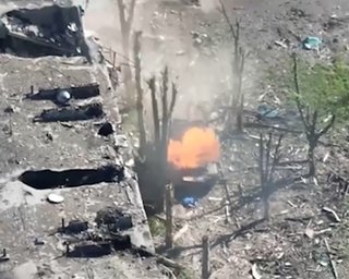 Два танка за пол часа: в Бахмуте ВСУ уничтожили технику ВС РФ с помощью FPV-дронов (видео)