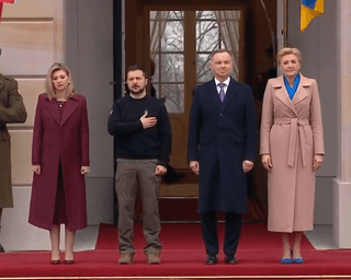 Зеленский встретился с Дудой в Польше под гимн Украины (видео)