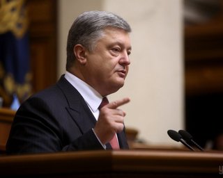 Вопрос освобождения заложников и политзаключенных будет ключевым в ходе визита в США, – Порошенко