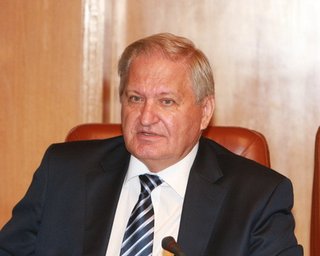 Янукович уволил Джигу и Тихонова