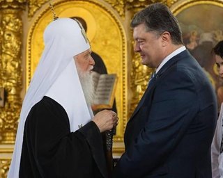 Филарет вручил Порошенко орден Андрея Первозванного