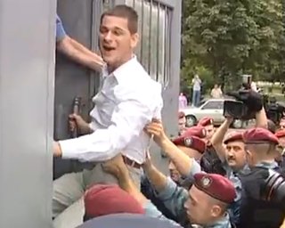 Суд признал виновным протестовавшего против приезда Кирилла
