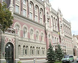 Янукович предложил сделать Нацбанк более независимым