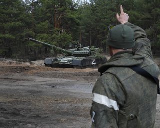 Россияне вывозят жителей Северодонецка в Луганск, чтобы грабить их квартиры, — глава райВА