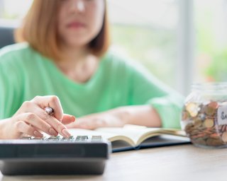 За зарплату в конверте придется ответить. Какие штрафы и кто заплатит в 2025 году