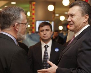 Януковича, Колесникова и Табачника пригласили поголодать три дня