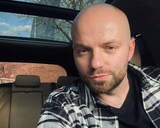 Известный ведущий оказался в эпицентре обстрела: "Погибла соседка" (фото)