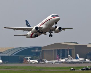 К крушению SuperJet-100 в Индонезии могло привести лихачество командира экипажа, - СМИ