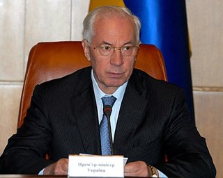 Азаров уверен, что доходы украинцев растут