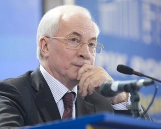 Азаров признался в непростительных языковых ошибках