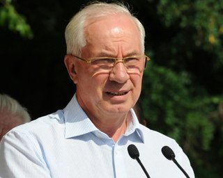 Азаров уверен, что украинцы ему доверяют