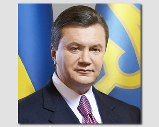 В Ливии украинку избили за портрет Януковича на стене