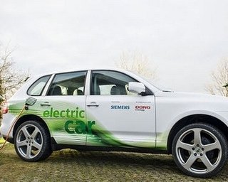 Немцы прокачали Porsche Cayenne: внедорожник питается исключительно электрикой