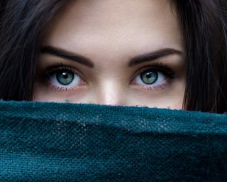 Самые необычные глаза в мире — у людей: белый цвет помогает нам лучше общаться