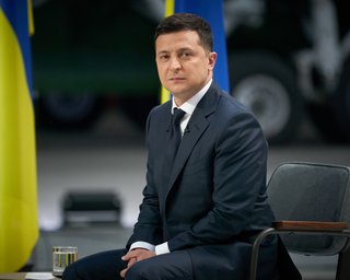На первый референдум могут вынести вопрос о Донбассе, - Зеленский