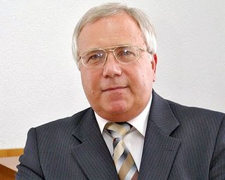 Активисты не пустили Вилкула-старшего работать мэром