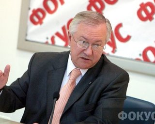 Тарасюк считает, что в мирное время не должны появляться генералы армии