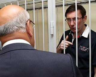 Москаль объяснил, зачем Луценко прописался у водителя