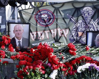 Менш таємно, ніж Пригожина: у РФ поховали командира ПВК "Вагнер" Дмитра Уткіна (фото)