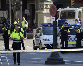 Теракт в Барселоне организовала ячейка из 8 или 12 человек, – СМИ
