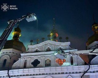 Более 40 поврежденных локаций, много раненых: в ГСЧС рассказали о последствиях массированной атаки на Киев (фото)