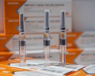 Китай представил миру сразу две вакцины от COVID-19