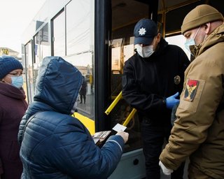 В ОП розкритикували київську владу за погану організацію спецперепусток на транспорт