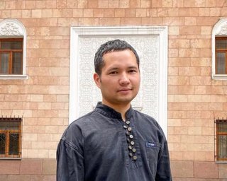 Киргизский пианист Викрам Рузахунов освобожден из-под стражи в Казахстане и направляется домой