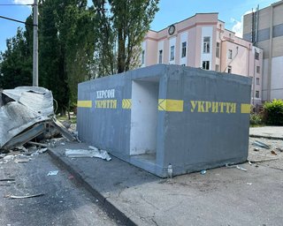 ЗС РФ обстріляли Херсон: відомо вже про 23 постраждалих, троє з них — діти (фото, відео)
