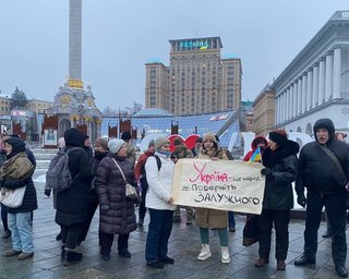 С плакатами "верните Залужного": на Майдане в Киеве собрались несколько десятков человек (видео, фото)