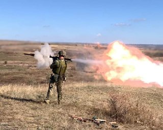 Морпіхи знищили декілька вантажівок ЗС РФ на трасі Олешки — Нова Каховка (фото)