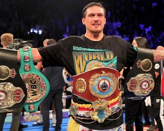 "Тогда возьму титул WBO": известные украинцы и мировые звезды отреагировали на завершение карьеры Усика