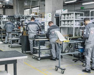 Бронировать мужчин в розыске ТЦК смогут не все критические предприятия: в Раде объяснили нюансы