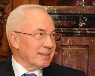 Азаров позитивно оценивает работу парламентского большинства вне здания Рады