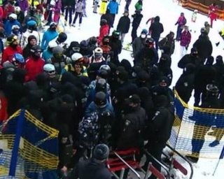 Полиция нагрянула в "Буковель" с проверкой и блокировала подъемники (видео)