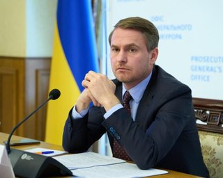 Отставка Кравченко и побег "в командировку": что известно о скандале вокруг генпрокурора