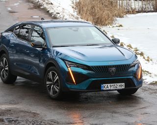 Французский шарм: тест-драйв нового Peugeot 408