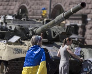 Социологи говорят, что большинство украинцев готовы уступить земли ради перемирия: каково ваше мнение?