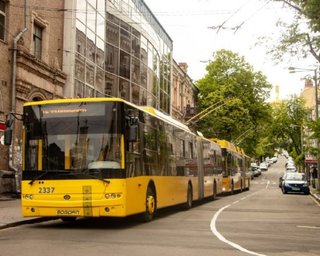 В Киеве с 12:00 субботы начнет работать наземный транспорт, – КГГА