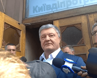 Суд разрешил принудительный привод Порошенко на допрос 10 июня
