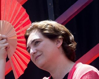 Мэр Барселоны предложила снизить градус