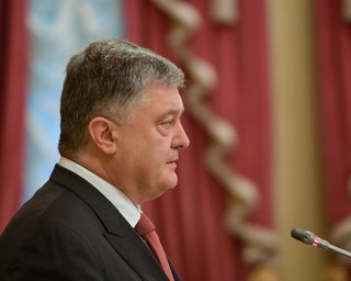 Порошенко прокомментировал политику Зеленского по Донбассу