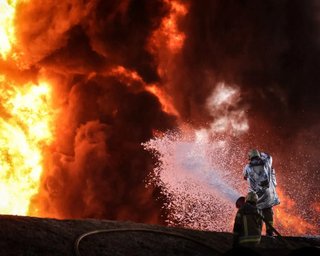 Атака дронів РФ на Хмельниччину: попри роботу ППО, вирує пожежа на важливому об'єкті