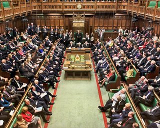 Парламент Великобритании официально утвердил отсрочку Brexit