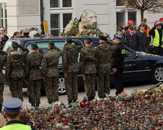 Брат Качиньского: РФ могла подменить останки экс-главы Польши 